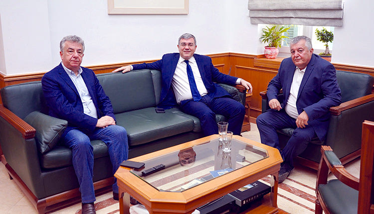 Με τον γενικό γραμματέα ο περιφερειάρχης