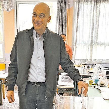 ΠΡΩΤΟΣ ΣΕ ΣΤΑΥΡΟΥΣ ΠΑΝΕΛΛΑΔΙΚΑ o Νίκος Δένδιας