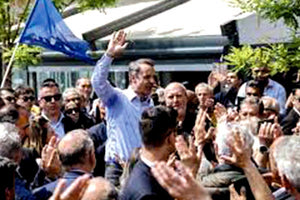 Περιοδεία στη Νίκαια ο Κυριάκος Μητσοτάκης