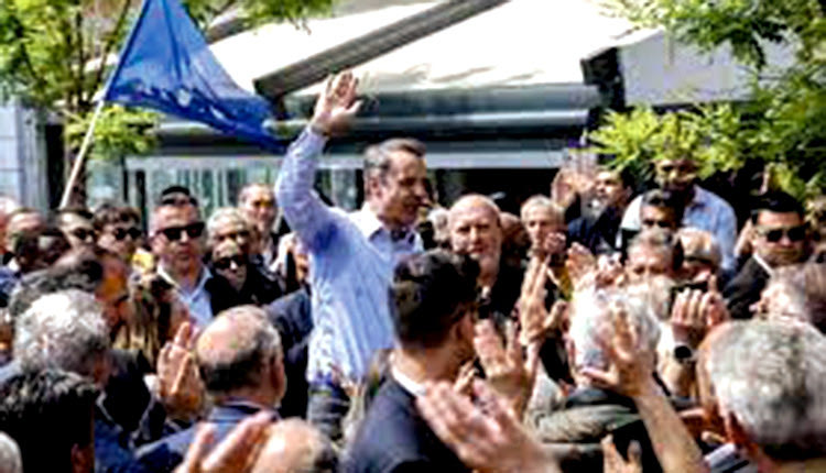 Περιοδεία στη Νίκαια ο Κυριάκος Μητσοτάκης