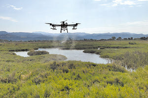 ψεκασμός με drone για κουνούπια