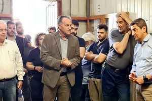 Στο εργοστάσιο του Ομίλου Καράτζη ο Λευτέρης Αυγενάκης