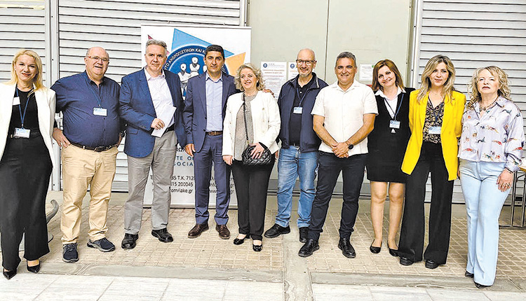 Στο συνέδριο του ΙΑΚΕ ο Αυγενάκης