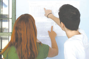 Λιγότεροι αναμένονται οι αριστούχοι των φετινών πανελλαδικών εξετάσεων