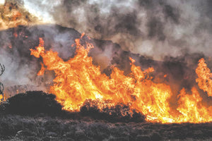 Οι πυροσβέστες δίνουμε...