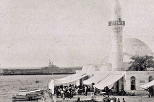 ΦΩΤΟΗΜΕΡΑΣ: Στο λιμάνι των Χανίων γύρω στα 1900. Στο βάθος διακρίνεται αγγλικό θωρηκτό.