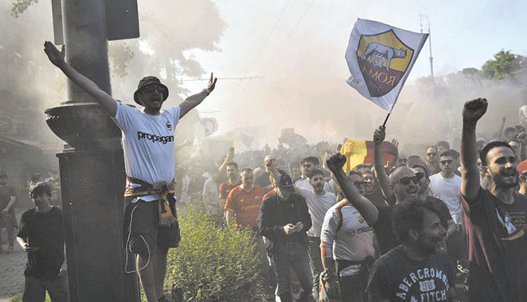 Σε... ρινγκ οι δρόμοι της Βουδαπέστης πριν τον τελικό