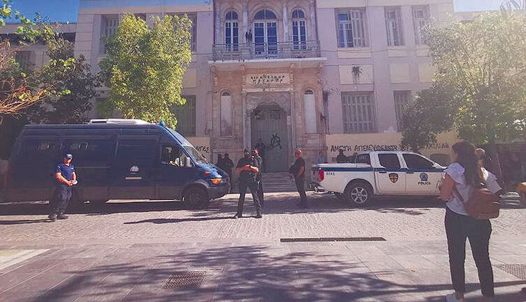 Υπόθεση τοκογλυφίας: Συνεδρίασε το Δικαστικό Συμβούλιο για τους τέσσερις προφυλακισμένους