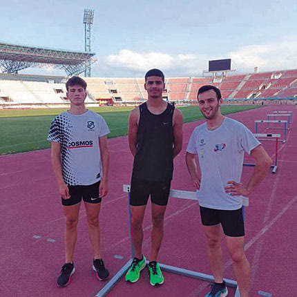 Το Στάδιο της πόλης παρουσιάζει πολλές ελλείψεις υλικοτεχνικής υποδομής και η μόνη λύση είναι η… μετακόμισή τους στο Ηράκλειο. Κάτι που έκανε ο Πέτρος Παπαγιάννης, ο οποίος θα προπονείται για μία εβδομάδα με το γκρουπ του Χαράλαμπου Ρεθυμνιωτάκη και τους εμποδιστές Σαράντη Σαραντινό και Μύρωνα Ρεθυμνιωτάκη στο Παγκρήτιο.