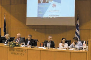 Αξίζουν πολλά μπράβο στο Πανεπιστήμιο Κρήτης που πριν την εκδήλωση απονομής του βραβείου «Στ. Πηχωρίδης»(στους Ι. Αντωνιάδη και Ευ. Μαρκάτο)  οργάνωσε την συζήτηση στρογγυλής τράπεζας για την «κριτική σκέψη στην εκπαίδευση».