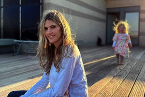 Επικοινωνιακή αντεπίθεση από την Ευα Καϊλή η οποία μετά τη Liberation παραχώρησε συνέντευξη και στην ιταλική Corriere, για χάρη της οποίας, μάλιστα, φωτογραφήθηκε για πρώτη φορά και με την κόρη της, μετά την αποφυλάκισή της.