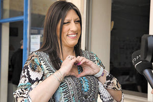 Στα- ανεβασμένα- ποσοστά της «Πλεύσης Ελευθερίας», στις θέσεις του κόμματος και την αντιπολίτευση που πρέπει να έχει ο Κυριάκος Μητσοτάκης και η Νέα Δημοκρατία, αναφέρθηκε η Ζωή Κωνσταντοπούλου στο Live News του Mega