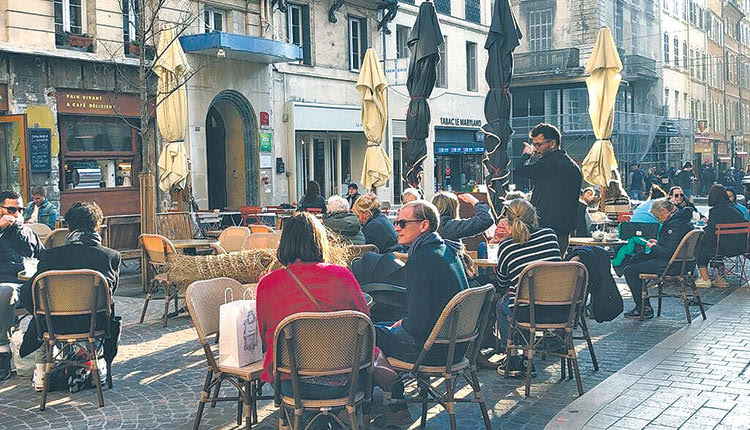 Πολυτέλεια πλέον για πολλούς η έξοδος για φαγητό ή ποτό