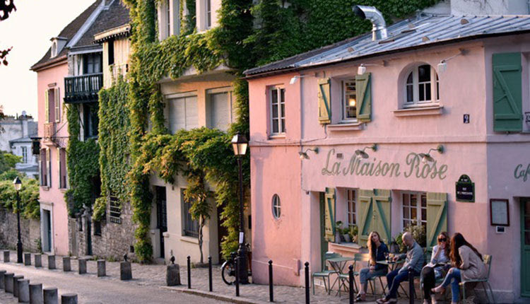 ΓΑΛΛΙΑ: Ο κόσμος βγήκε με τις κατσαρόλες στο δρόμο