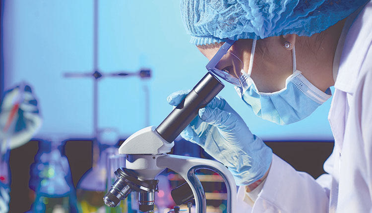 Ο γονιδιακός έλεγχος, που αποδεικνύεται πλέον πολύ σημαντικός,  γίνεται με την ανάλυση καρκινικού ιστού ή αίματος του πάσχοντα 