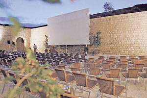 το άνοιγμα του καλοκαιρινού δημοτικού κινηματογράφου στην πύλη Βηθλεέμ,