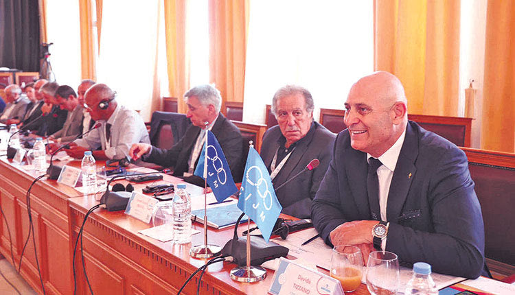 Ο πρόεδρος της ΔΕΜΑ κ. Τιτζάνο με τα μέλη της εκτελεστικής επιτροπής στο δημαρχείο