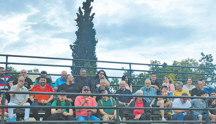  Φίλοι του ΠΟΑ στο γήπεδο του Ατρομήτου 