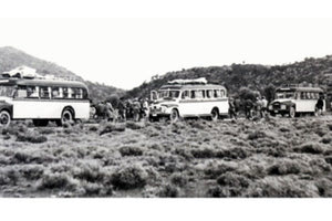 Εκδρομή στον Ομαλό για το φαράγγι της Σαμαριάς γύρω στα 1955 (πηγή Μηλάκης).