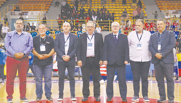  Οι εκπρόσωποι των φορέων στην τελετή έναρξης του παγκοσμίου πρωταθλήματος κωφών