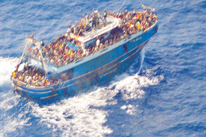 Οι αριθμοί της τραγωδίας. $4.500/κεφάλι η ταρίφα των λαθροδιακινητών για να τους περάσουν με σαπιοκάραβο από Λιβύη στην Ιταλία.