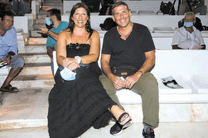 Η Ζωή Κωνσταντοπούλου στήριξε πλήρως τον σύντροφό της, Διαμαντή Καραναστάση, για τον οποίο της έχει ασκηθεί σφοδρή κριτική επειδή τον τοποθέτησε στη δεύτερη θέση του ψηφοδελτίου.