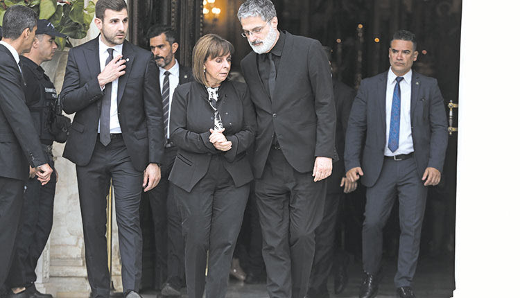 Η Πρόεδρος της Δημοκρατίας και ο υπουργός Πολιτικής Προστασίας κ. Κουμεντάκης