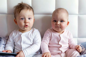 Οι ερευνητές άκουσαν για πάνω από 450.000 ώρες σχεδόν 6.000 παιδάκια