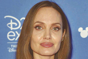 Θρηνεί και η Τζολί