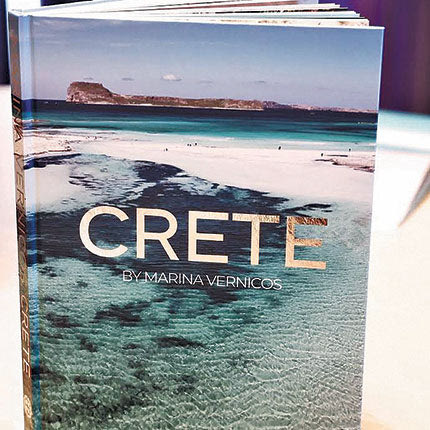 ΠΑΡΟΥΣΙΑΣΤΗΚΕ Η ΕΚΔΟΣΗ ΤΗΣ ΠΕΡΙΦΕΡΕΙΑΣ 
ΜΕ ΦΩΤΟΓΡΑΦΙΕΣ ΤΗΣ ΜΑΡΙΝΑΣ ΒΕΡΝΙΚΟΥ
Αυθεντικές εικόνες 
Κρήτης κλεισμένες
σ’ ένα λεύκωμα 
