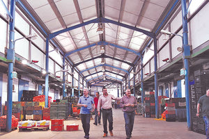 Από την επίσκεψη του Αλέξη Καλοκαιρινού στη Λαχαναγορά