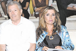 Το ΠΑΣΟΚ απέσυρε τελικά την υποψηφιότητα του Γιάννη Γλύκα μετά την έντονη αντίδραση της χήρας του Σήφη Βαλυράκη, επειδή ο δικηγόρος είχε για ένα διάστημα πελάτες του, κατηγορούμενους ψαράδες, αλλά και χρυσαυγίτες.