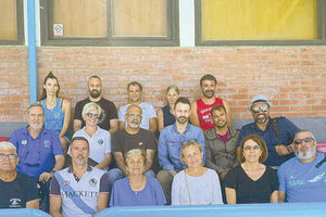 Μέλη της διοίκησης του ΕΑΚΗ με εκπροσώπους κολυμβητικών σωματείων