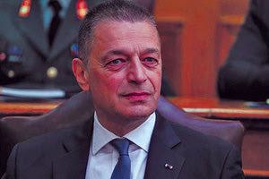 Ο Στεφανής είναι άψογος και μακάρι να έμενε και μετά.