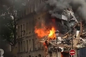 Τουλάχιστον 16 άνθρωποι τραυματίστηκαν – εκ των οποίων επτά σοβαρά – από την ισχυρή έκρηξη που συγκλόνισε χθες το απόγευμα το κέντρο του Παρισιού.