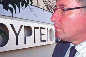 ο γενικός διευθυντής του υπουργείου Γιάννης Καρνέσης