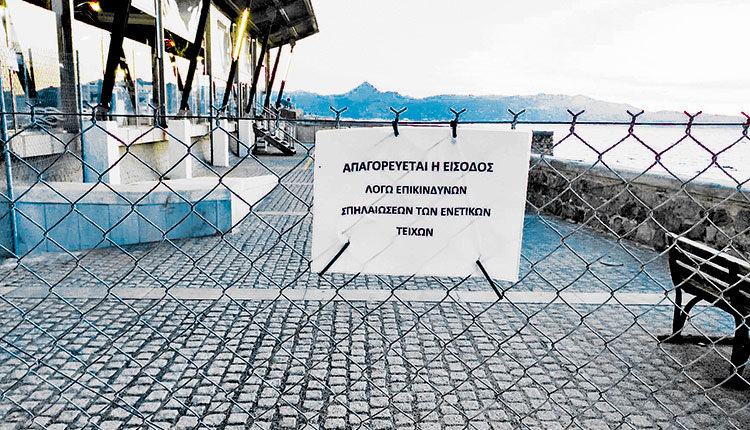 Είναι το λιγότερο επικίνδυνο, εκτός από θλιβερό, το γεγονός ότι, ενώ έχει υπογραφεί εδώ και τόσο διάστημα η προγραμματική σύμβαση για την αποκατάσταση και την ανάδειξη του παραθαλάσσιου τμήματος των ενετικών τειχών που καταρρέει, να μην έχει παιχτεί... πενιά. 