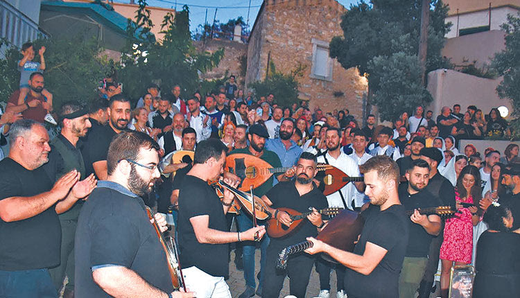 Καντάδα και βραβεύσεις στις Πατσίδες