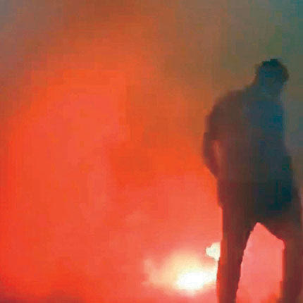 ΜΕΤΑ ΤΙΣ ΣΥΝΑΥΛΙΕΣ Κρητικά γλέντια «πνιγμένα» στα καπνογόνα, λες και είμαστε στα... Εξάρχεια 