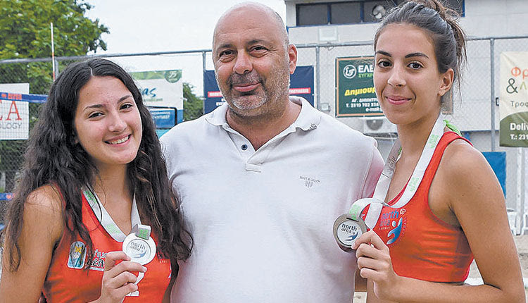   Οι Καλουτσάκη και Αραμπατζή ικανοποίησαν με την απόδοσή τους τον προπονητή τους Νίκο Προύφα