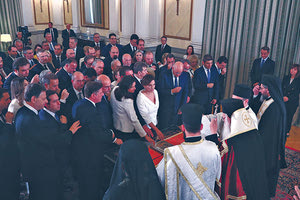 Με τις ευλογίες του Ιερώνυμου ορκίστηκε η νέα κυβέρνηση