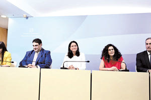 Η νέα ηγεσία του ΥΠΕΣ παρέλαβε από την υπηρεσιακή κυρία Σπανού