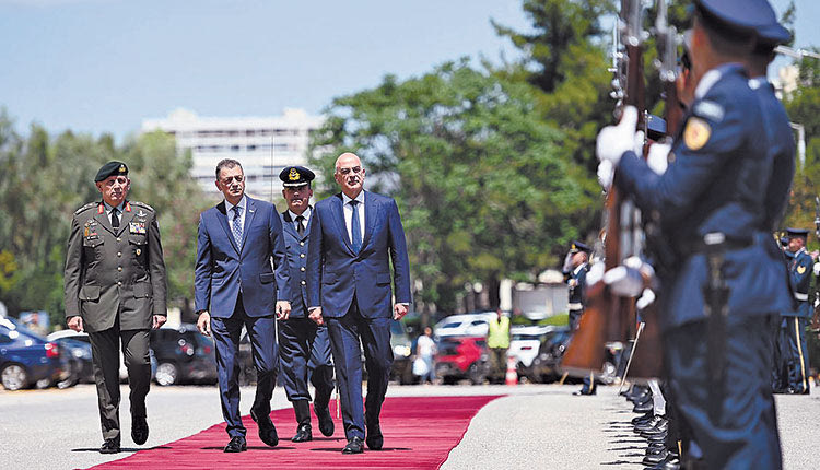 Από την τελετή παράδοσης-παραλαβής στο Υπουργείο Εθνικής Άμυνας