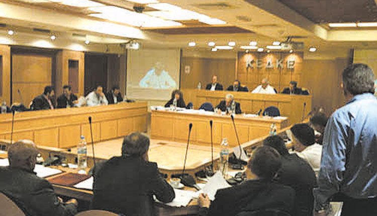 Η απόφαση του Μητσοτάκη να ορίσει τον Παύλο Μαρινάκη νέο κυβερνητικό εκπρόσωπο αφήνει κενό στη θέση του γραμματέα της ΝΔ. Ποιος θα μπει στη θέση του; Ακούγεται ότι θα είναι ο Τάσος Γαϊτάνης και για εκπρόσωπος Τύπου ο Νίκος Ρωμανός