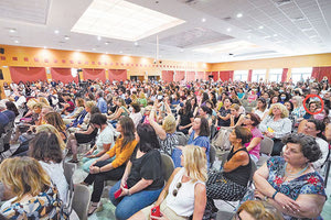 Εντάξει, πιστεύω ότι ήταν τυχαίο το ενσταντανέ. Στο Υπουργείο Παιδείας μιλάει ο Πιερρακάκης στην τελετή παραλαβής- παράδοσης.