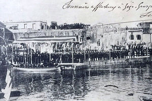 Η φωτογραφία της ημέρας: Η υποδοχή του πρίγκιπα Γεωργίου στην Κρήτη το 1899.