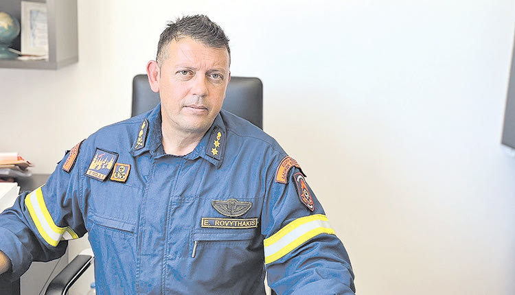 Ο διοικητής της Μονάδας κ. Μ. Ροβυθάκης