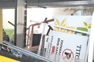 Συνεργεία μάζεψαν τις «καβάτζες» των θέσεων