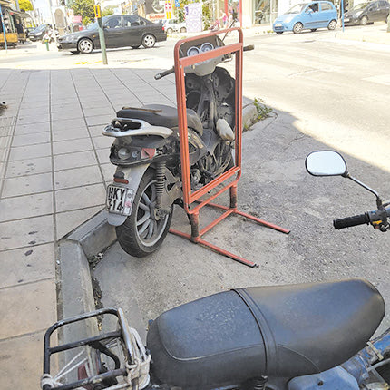 Συνεργεία μάζεψαν τις «καβάτζες» των θέσεων