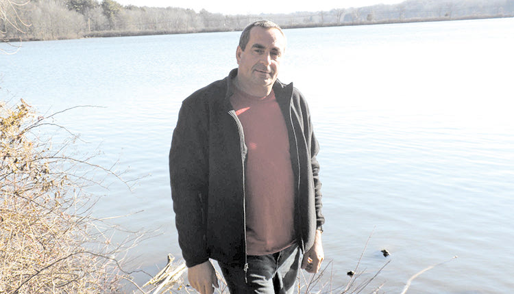 Ο πρόεδρος της τοπικήςκοινότητας Δαφνών
Βασίλης Πετρογιάννης 